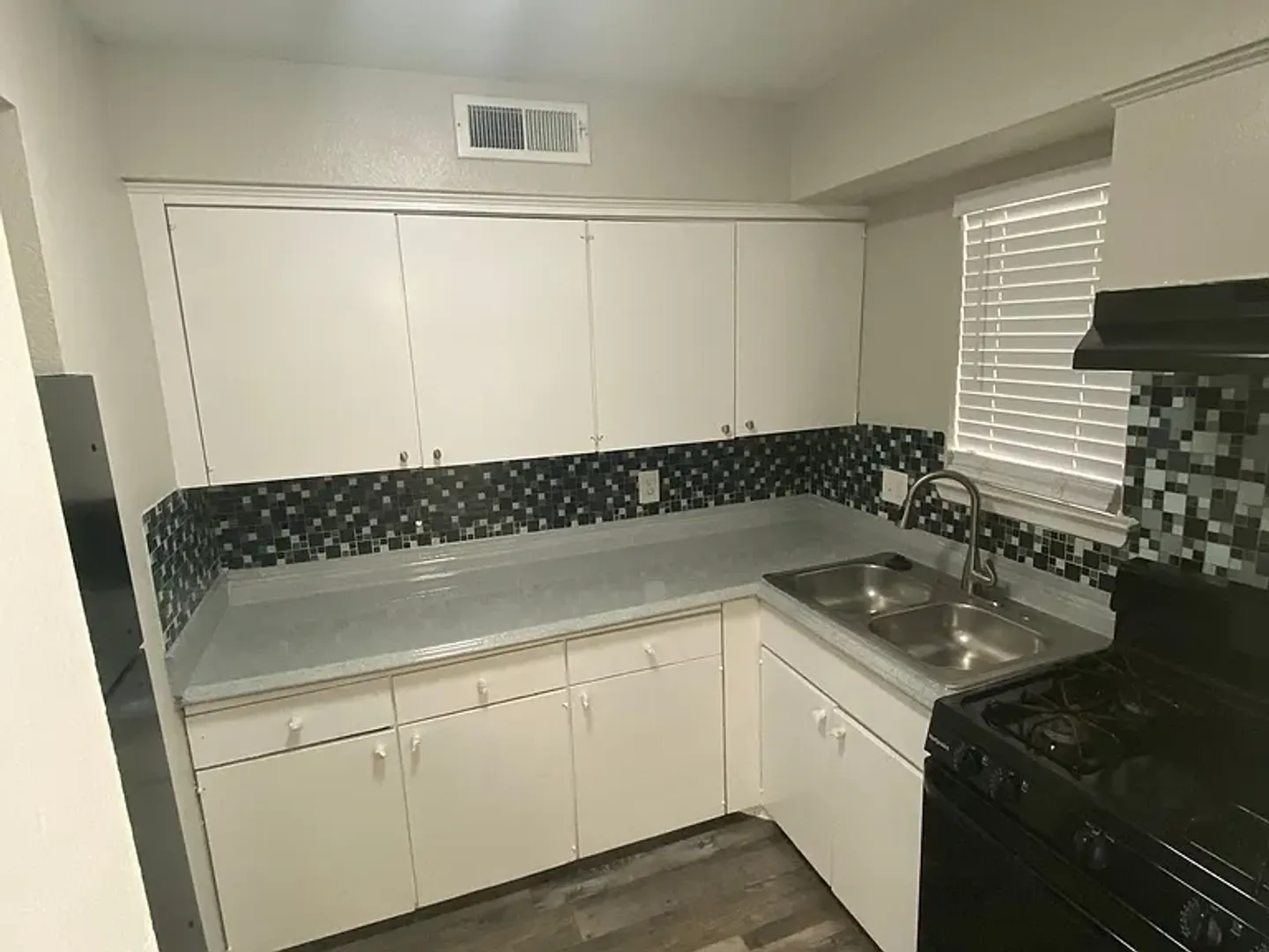 Carrollton Apartment: 1809 Cox St