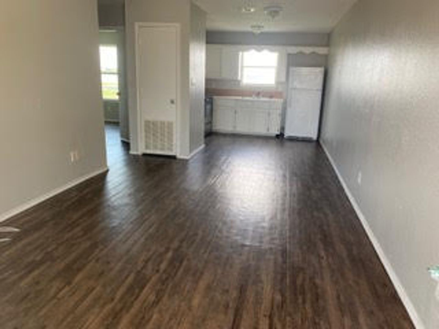 Alamo Apartment: 311 E Crockett Ave