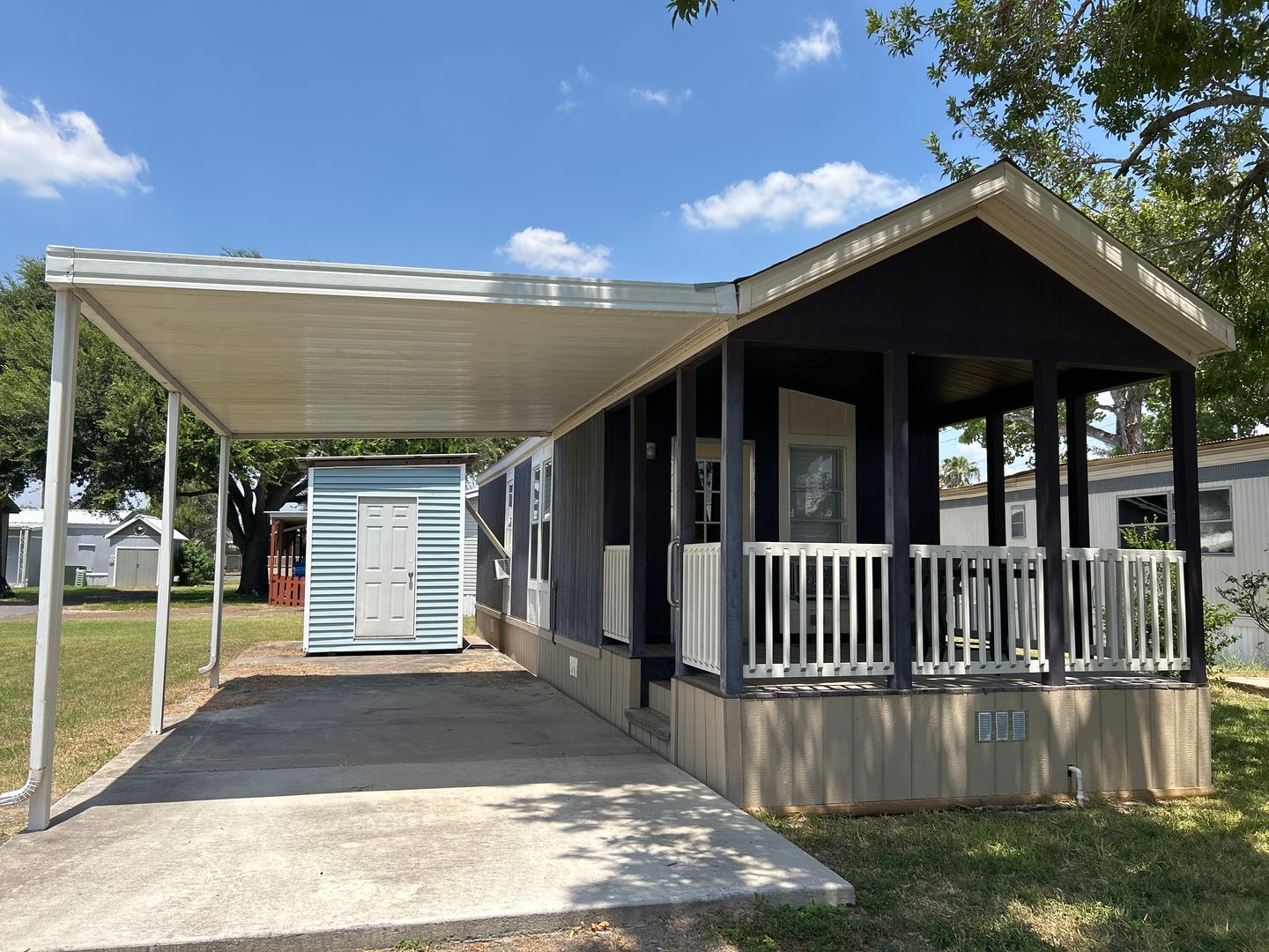 Mission Apartment: 1901 N Glasscock Rd