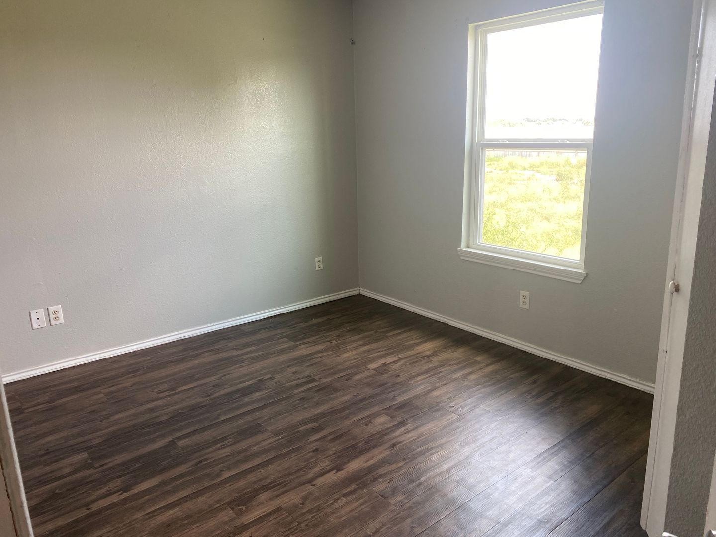 Alamo Apartment: 311 E Crockett Ave