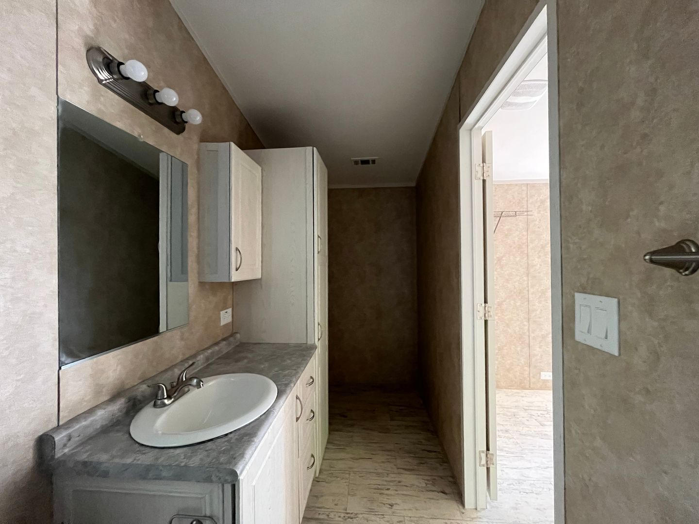 Jacksonville Apartment: 3000 John Harden Dr