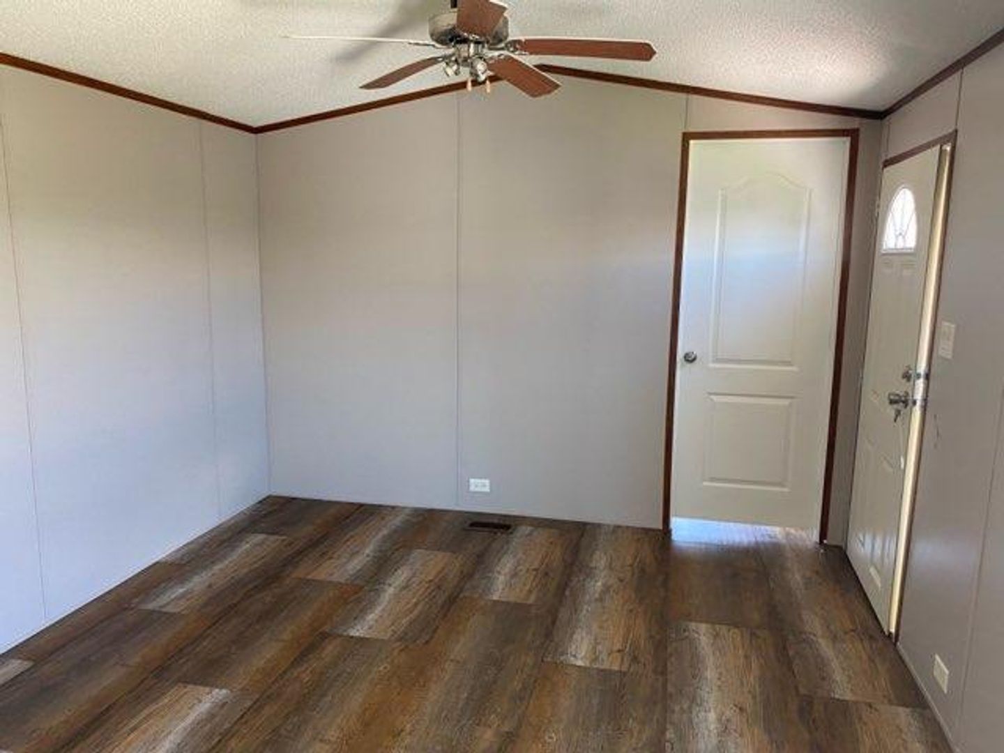 Alamo Apartment: 1513 W Crockett St #49A