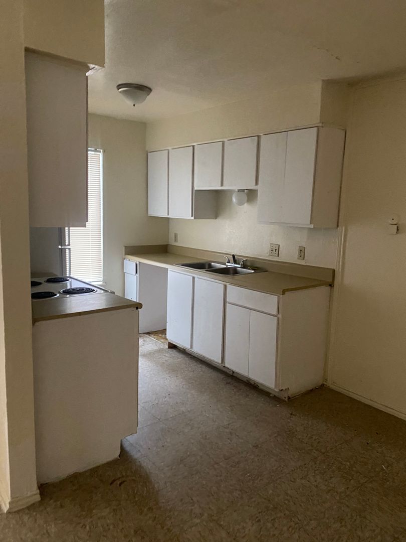 Harlingen Apartment: 1501 Sam Houston Dr