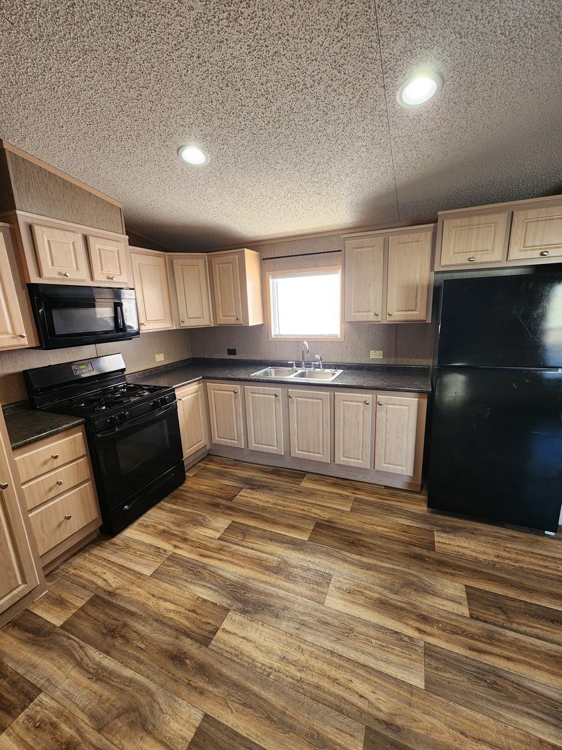 Stillwater Apartment: 800 S. Eastgate Lot#503