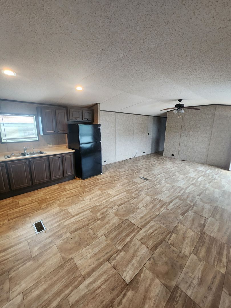 Stillwater Apartment: 2323 E. 6th Ave