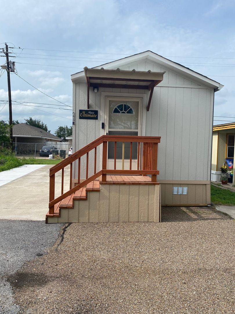 Mission Apartment: 1901 N Glasscock Rd