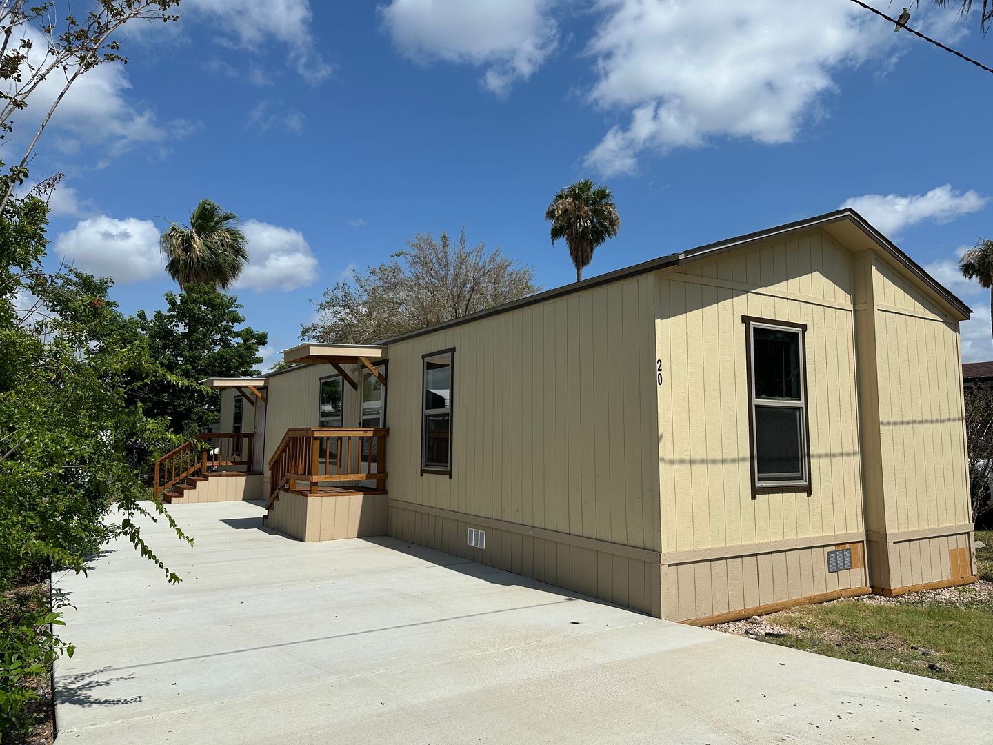 Mission Apartment: 1901 N Glasscock Rd