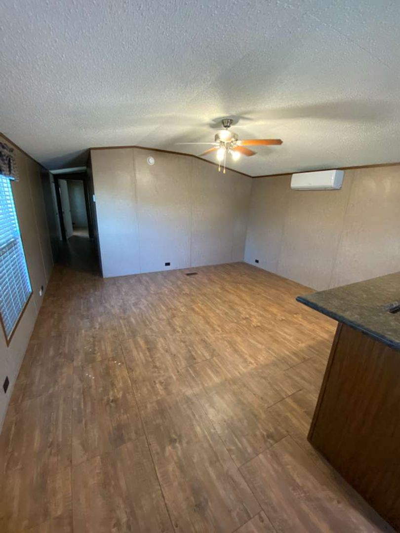 Mission Apartment: 1901 N Glasscock Rd