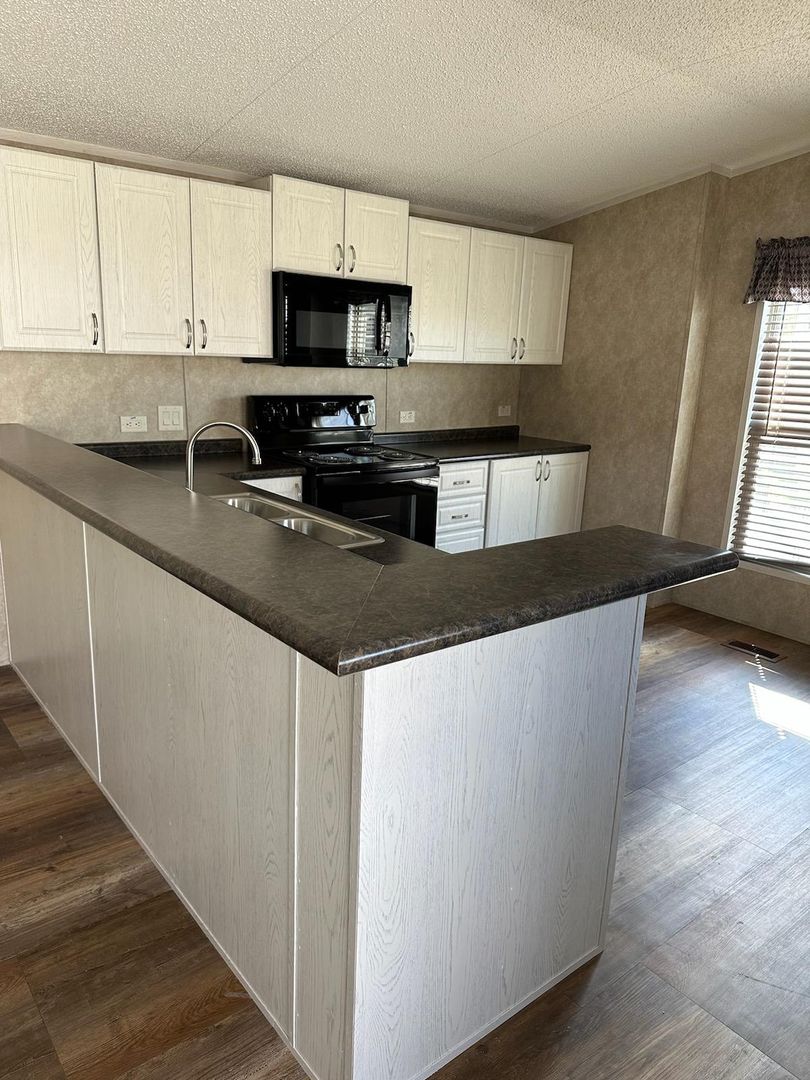 Donna Apartment: 422 S Val Verde Rd