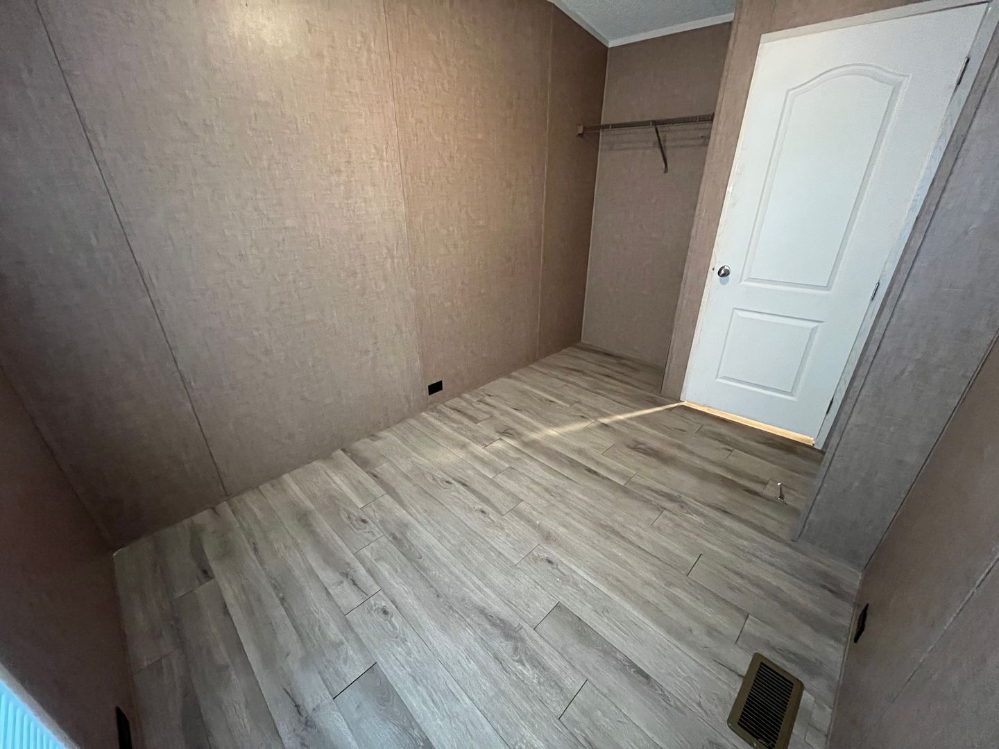 Topeka Apartment: 195 NE Coachlight Drive