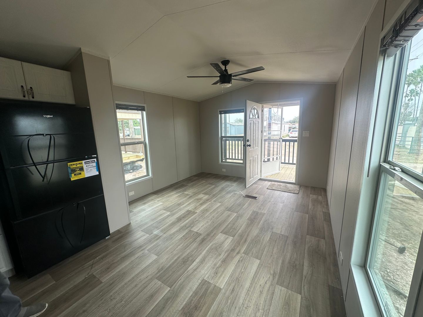 Donna Apartment: 422 S Val Verde Rd