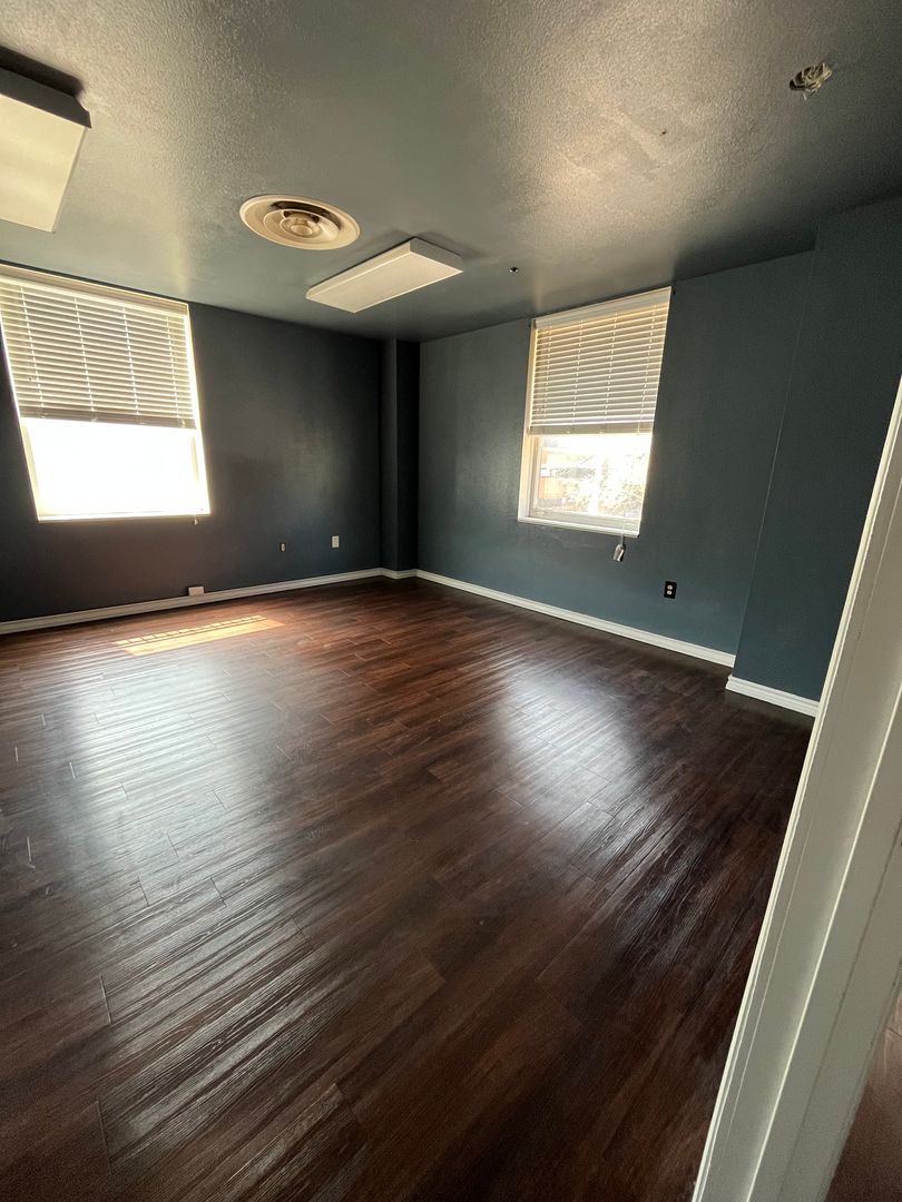 Abilene Apartment: 401 Pine St #Office