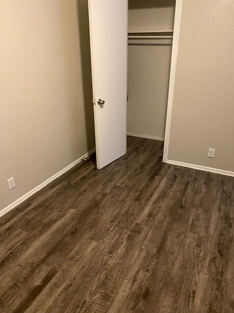 Carrollton Apartment: 1809 Cox St