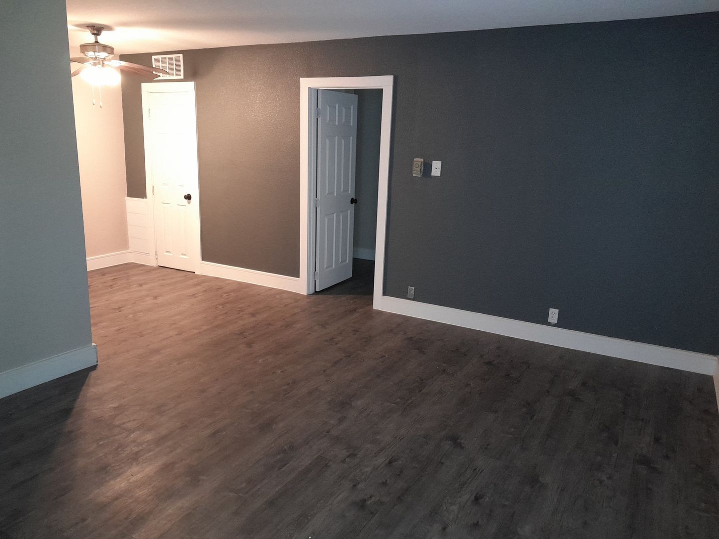 Carrollton Apartment: 1809 Cox St