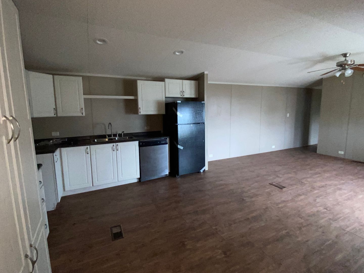 Donna Apartment: 422 S Val Verde Rd