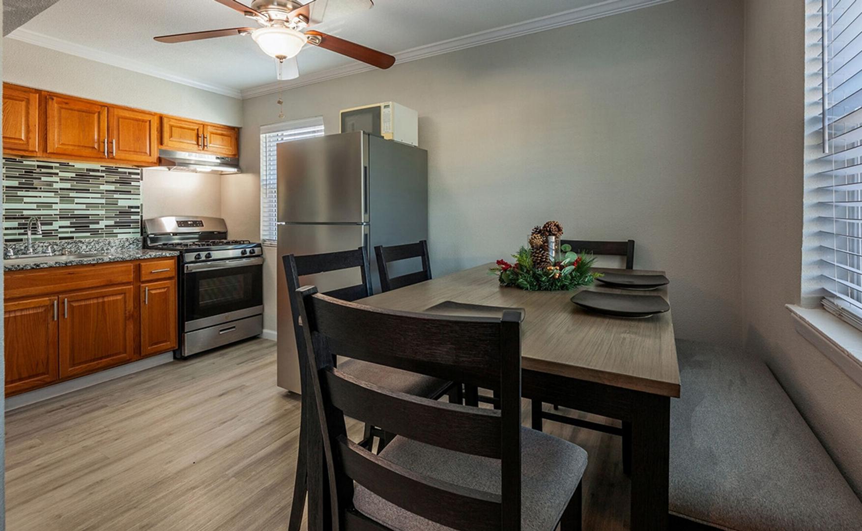 Dallas Apartment: 404 Andrews Ave