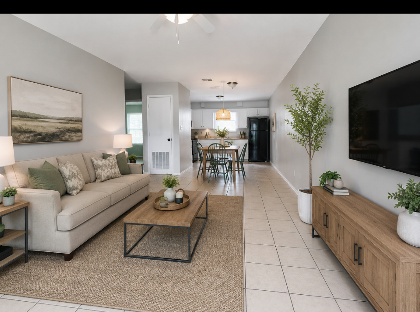 Alamo Apartment: 311 E Crockett Ave