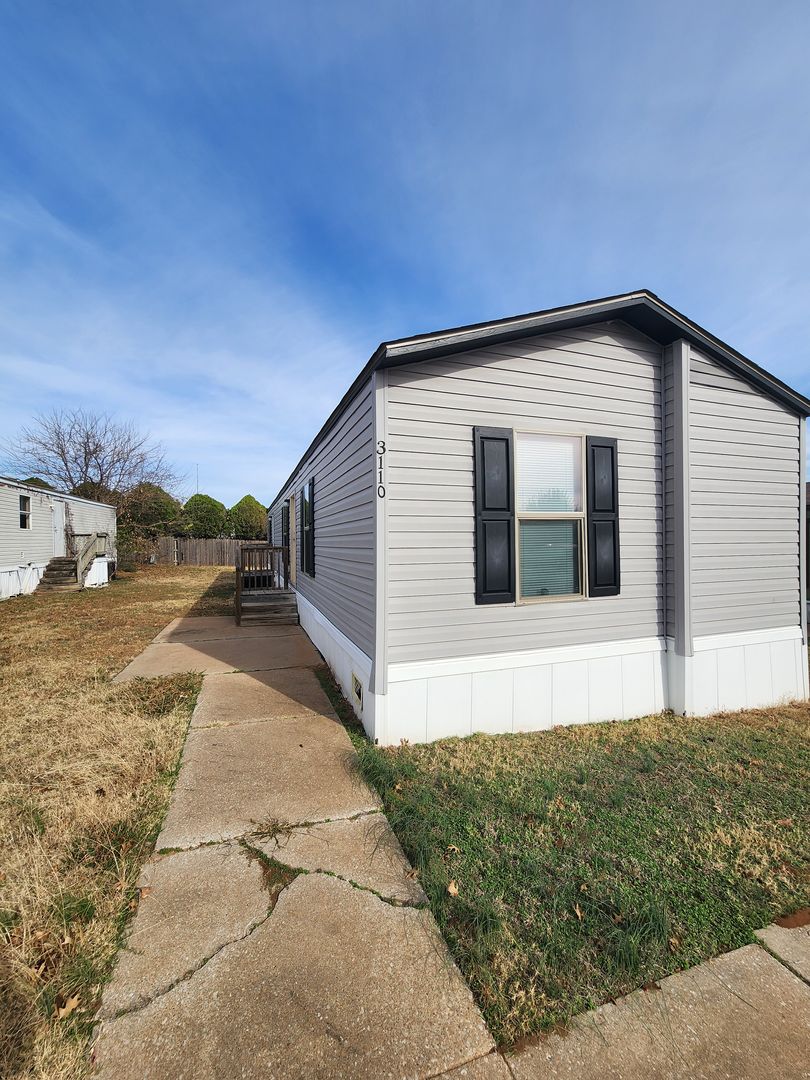 Stillwater Apartment: 800 S. Eastgate Lot#503