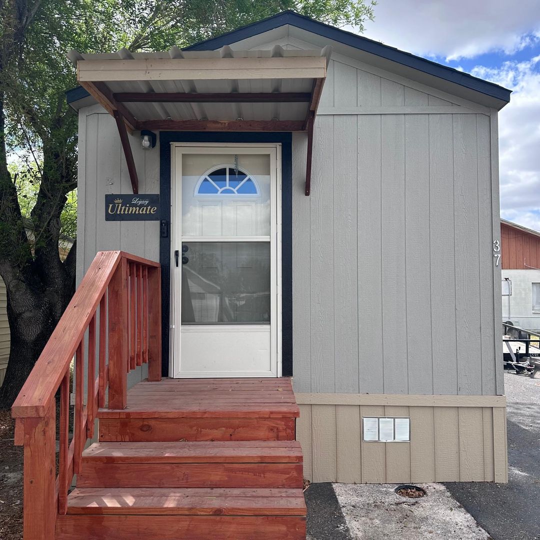 Mission Apartment: 1901 N Glasscock Rd