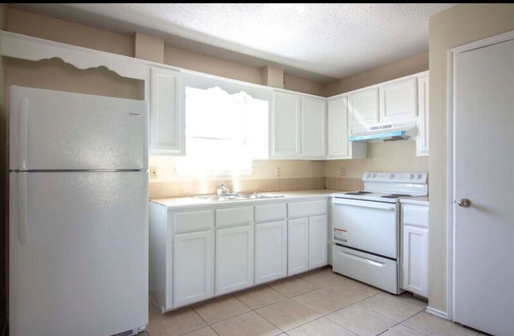 Alamo Apartment: 311 E Crockett Ave