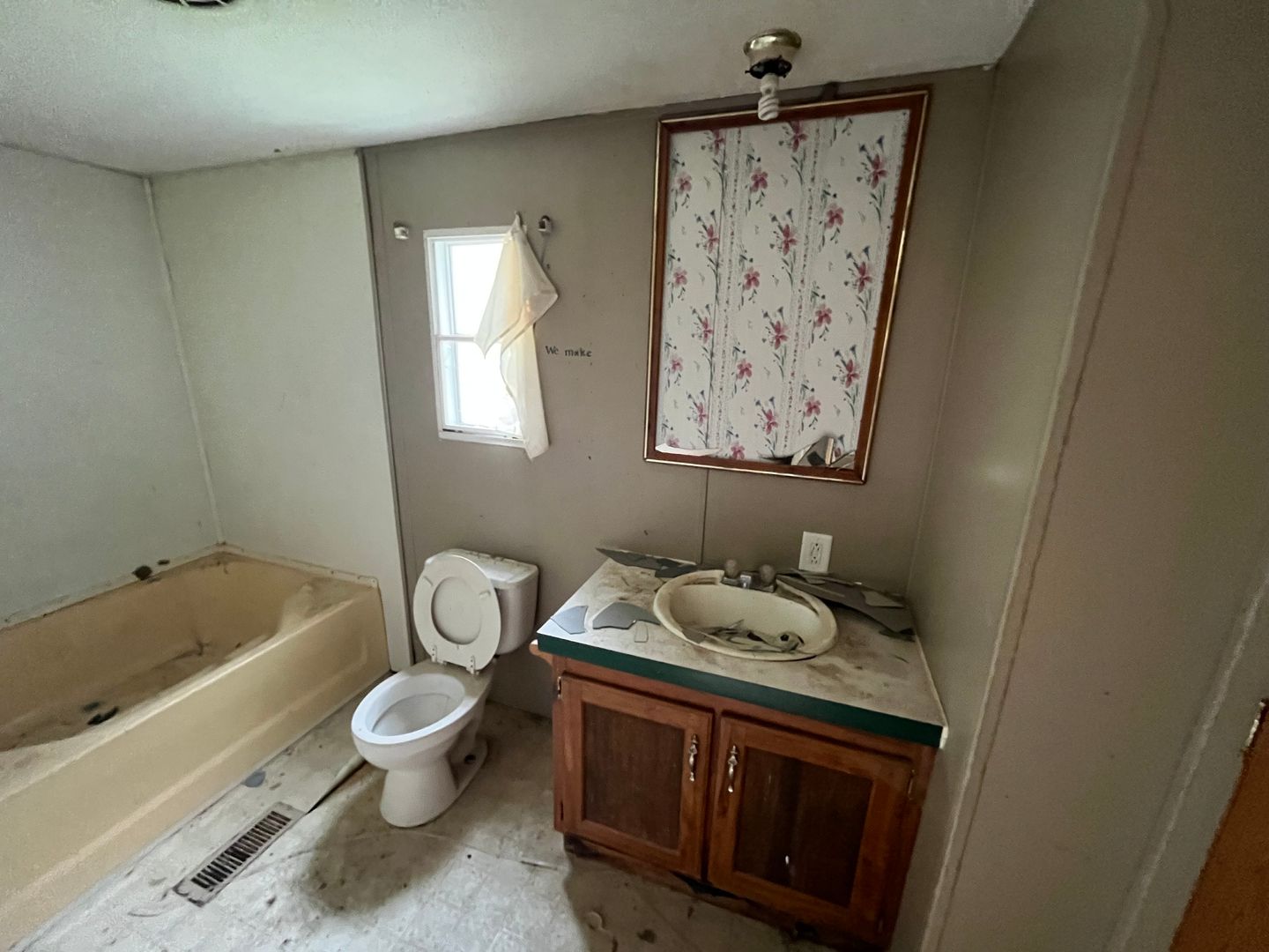 Topeka Apartment: 195 NE Coachlight Drive