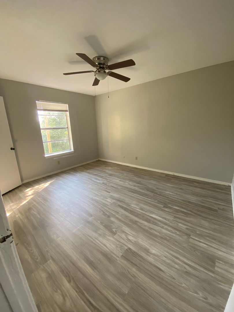 Harlingen Apartment: 1501 Sam Houston Dr