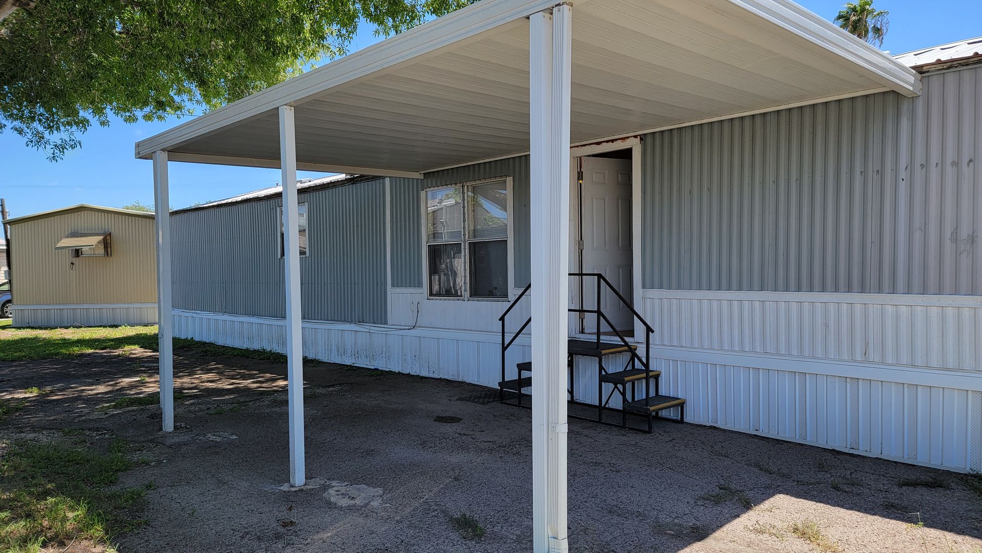 Mission Apartment: 1901 N Glasscock Rd