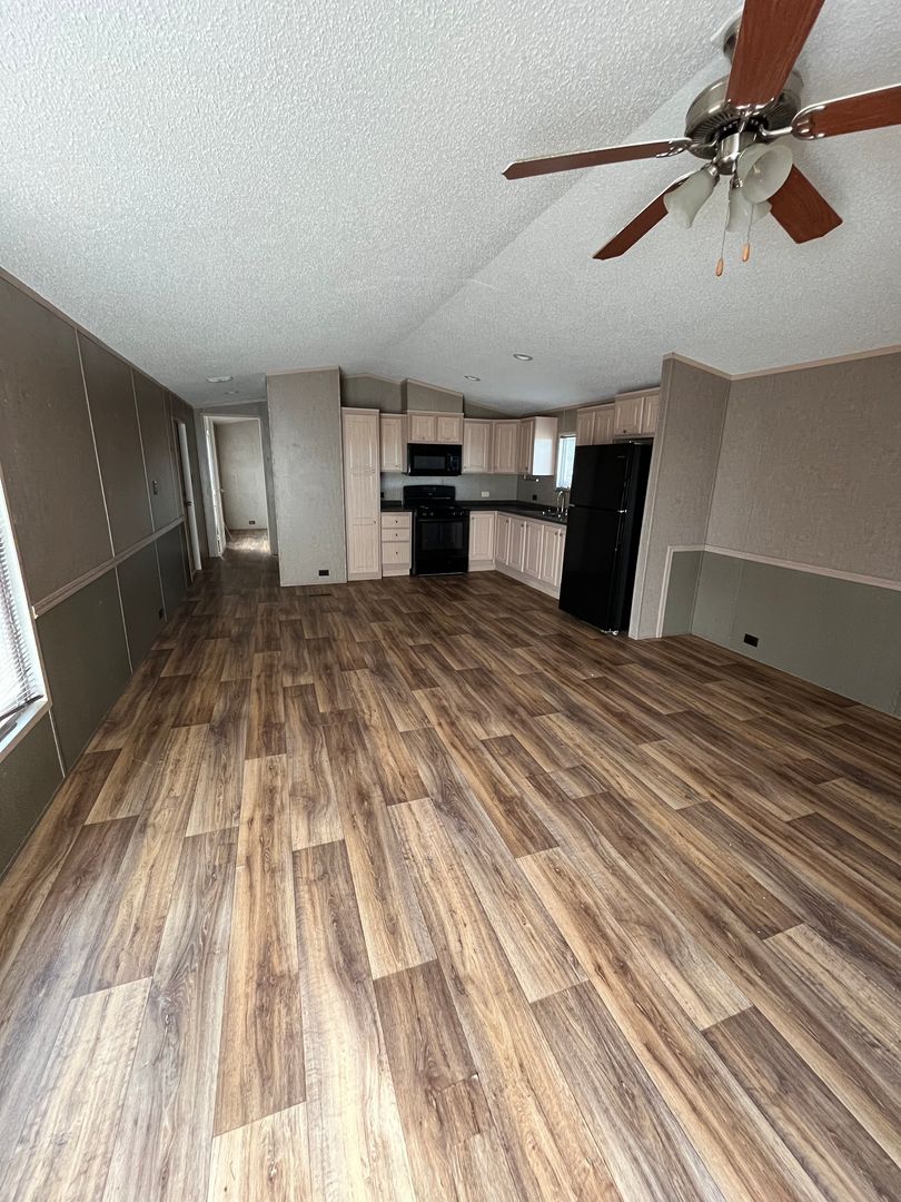 Stillwater Apartment: 800 S. Eastgate Lot#503