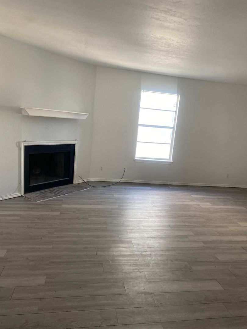 Harlingen Apartment: 1501 Sam Houston Dr