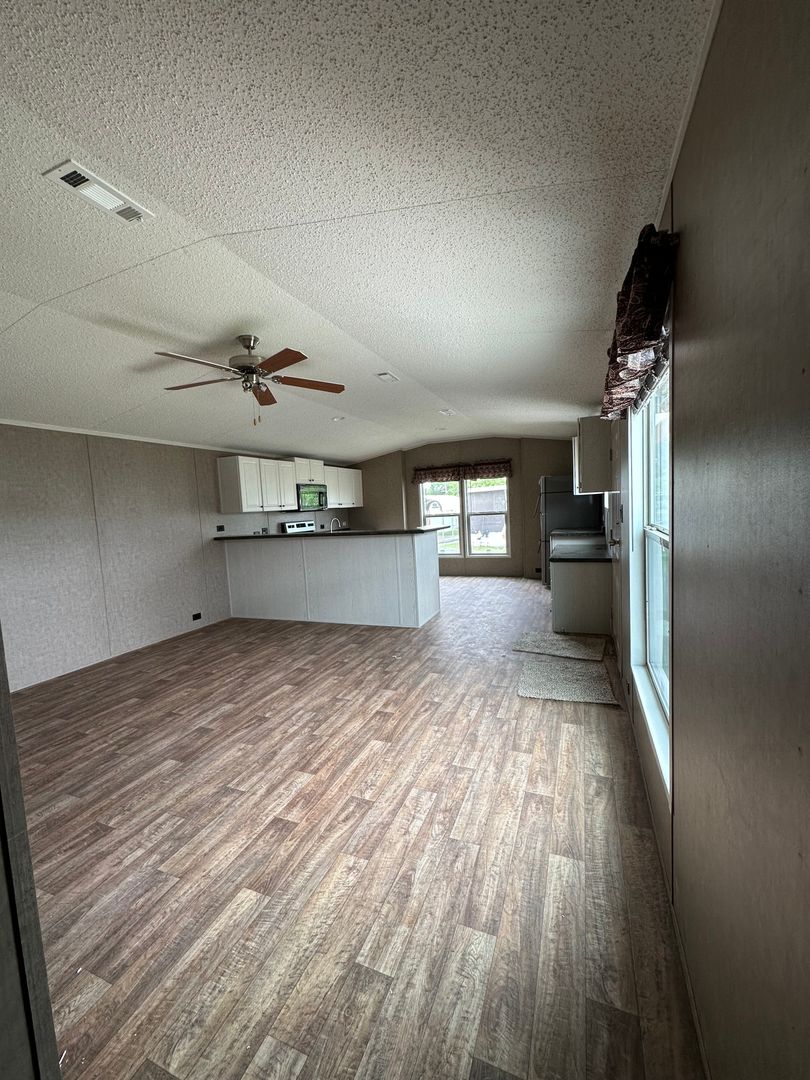 Now leasing 10 of 12