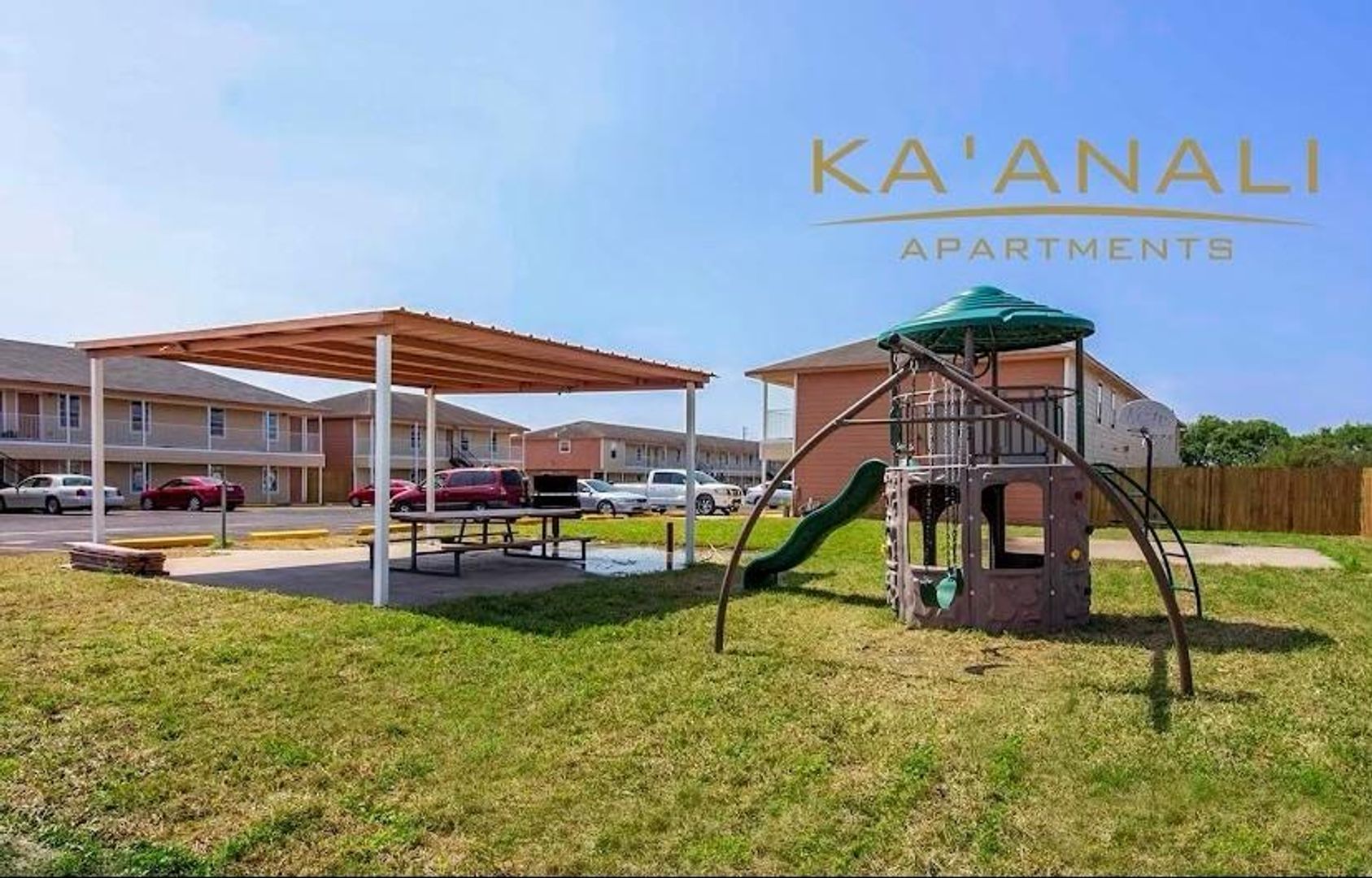 Alamo Apartment: 311 E Crockett Ave