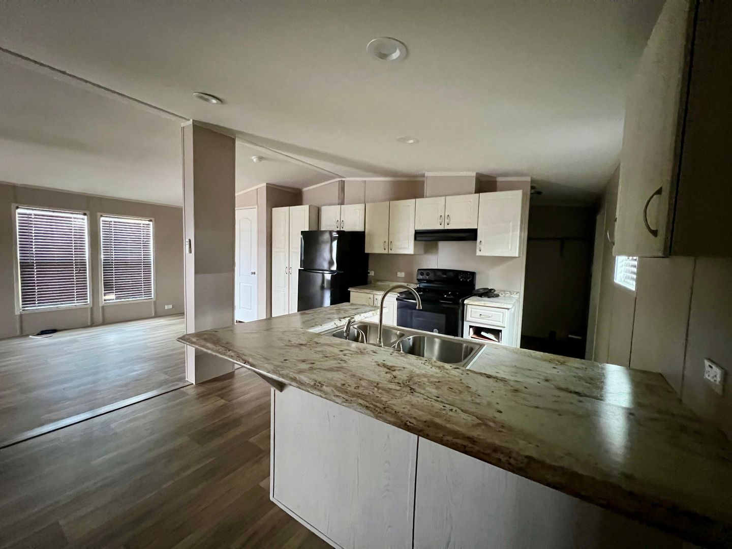 Donna Apartment: 422 S Val Verde Rd