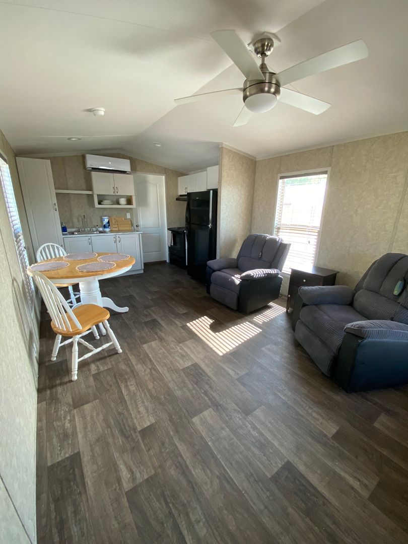 Mission Apartment: 1901 N Glasscock Rd