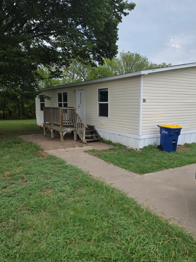 Stillwater Apartment: 2323 E. 6th Ave