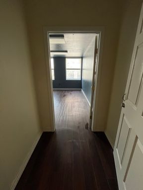 RETAIL SPACE NOT APARTMENT – photo 1