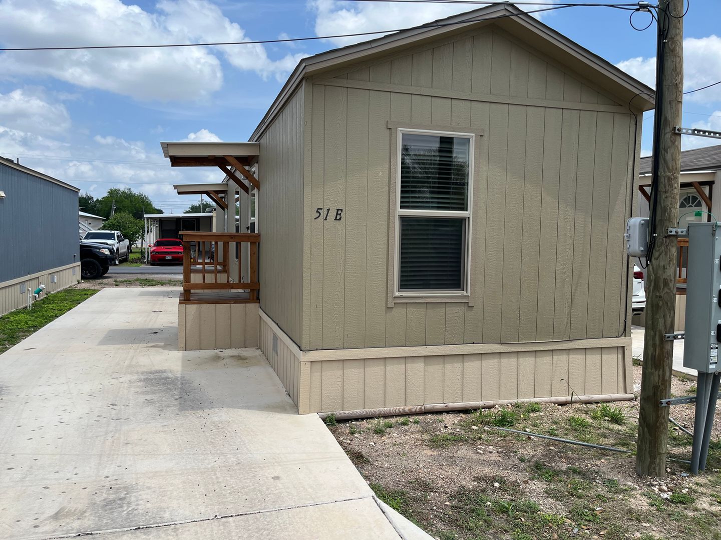 Alamo Apartment: 1513 W Crockett St