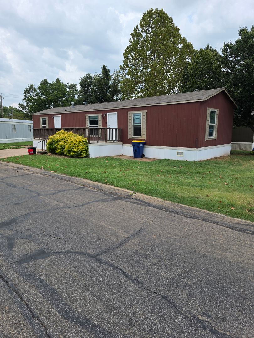 Stillwater Apartment: 2323 E. 6th Ave