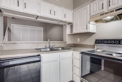 2 BedRoom Town House Available – photo 1