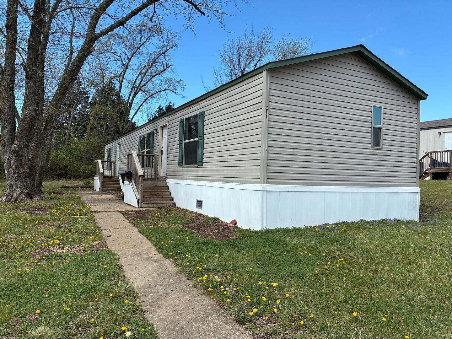 Topeka Apartment: 3831 SW South Park Ave
