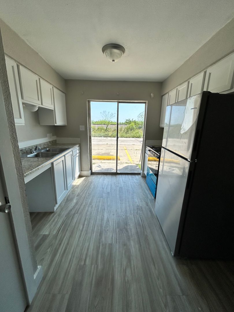 Harlingen Apartment: 1501 Sam Houston Dr