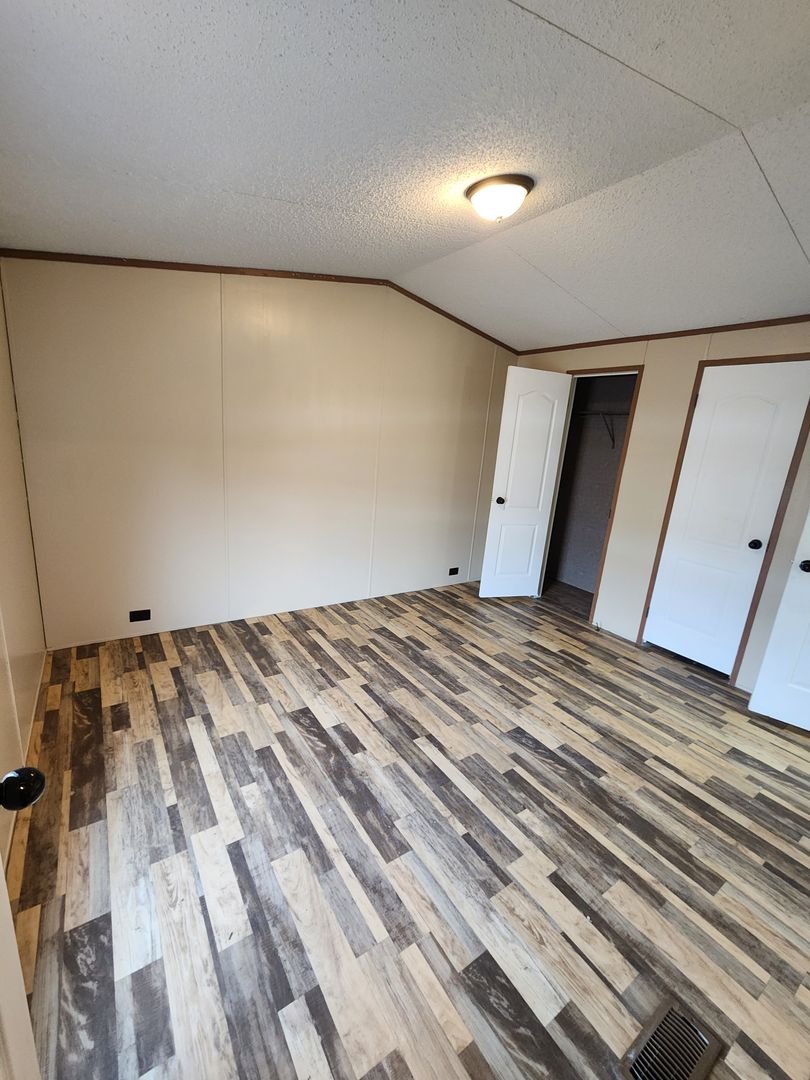 Stillwater Apartment: 2323 E. 6th Ave