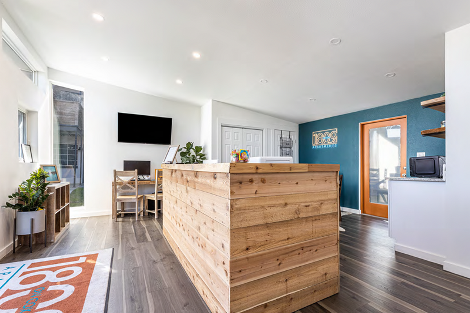 Carrollton Apartment: 1809 Cox St