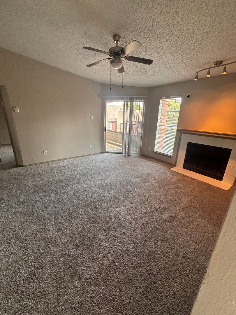 Lewisville Apartment: 247 E. Corporate Drive Unit #1121