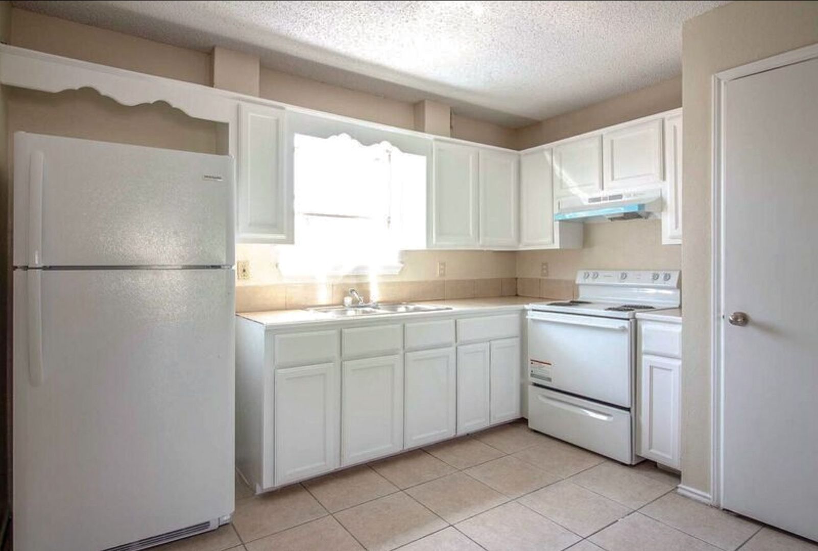 Alamo Apartment: 311 E Crockett Ave