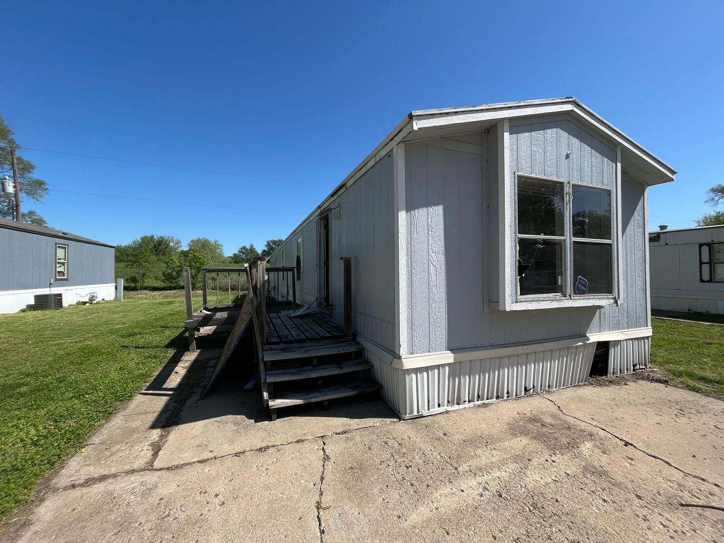 Topeka Apartment: 195 NE Coachlight Drive