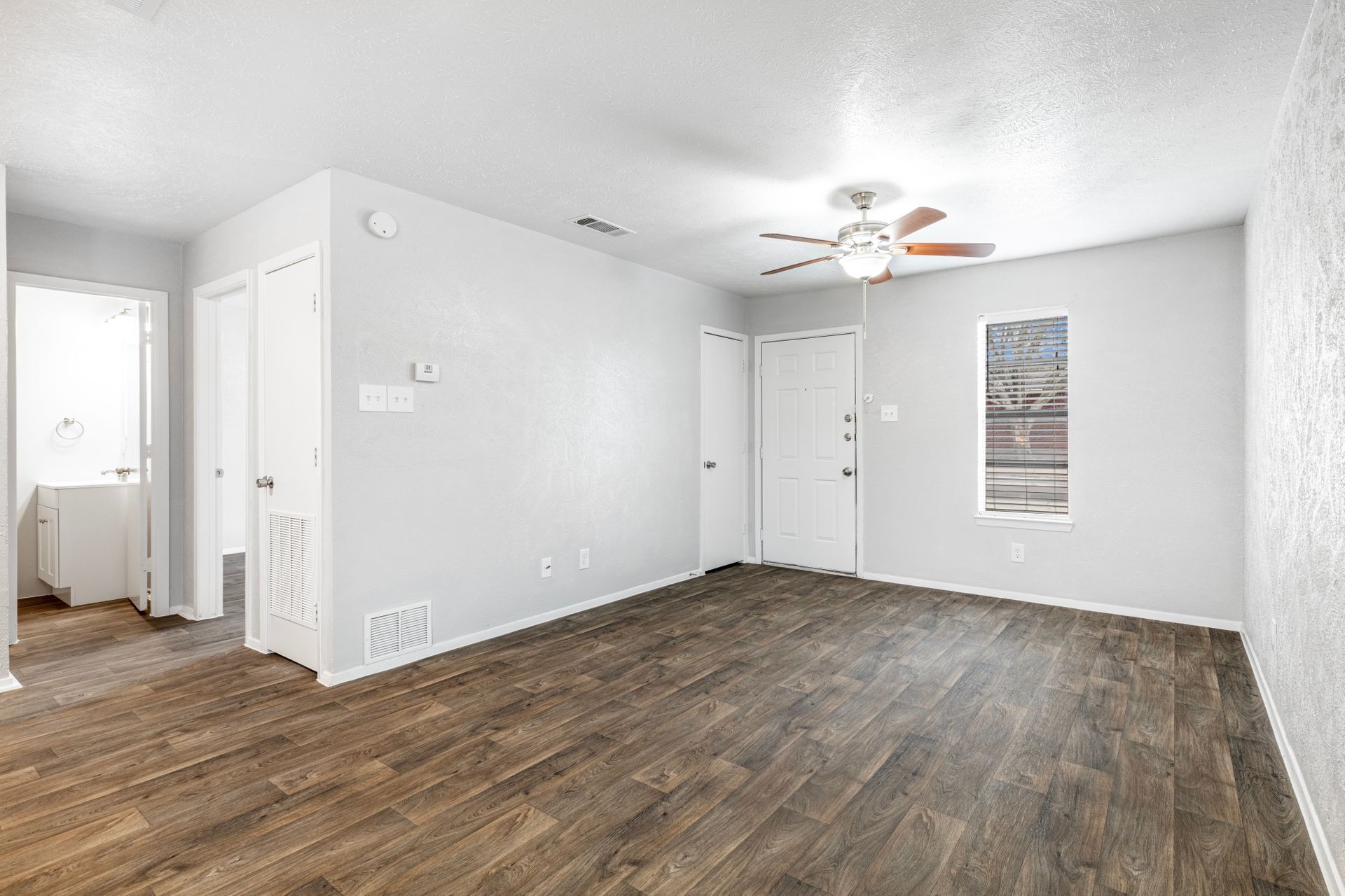 Mabank Apartment: 1432 S Dink St