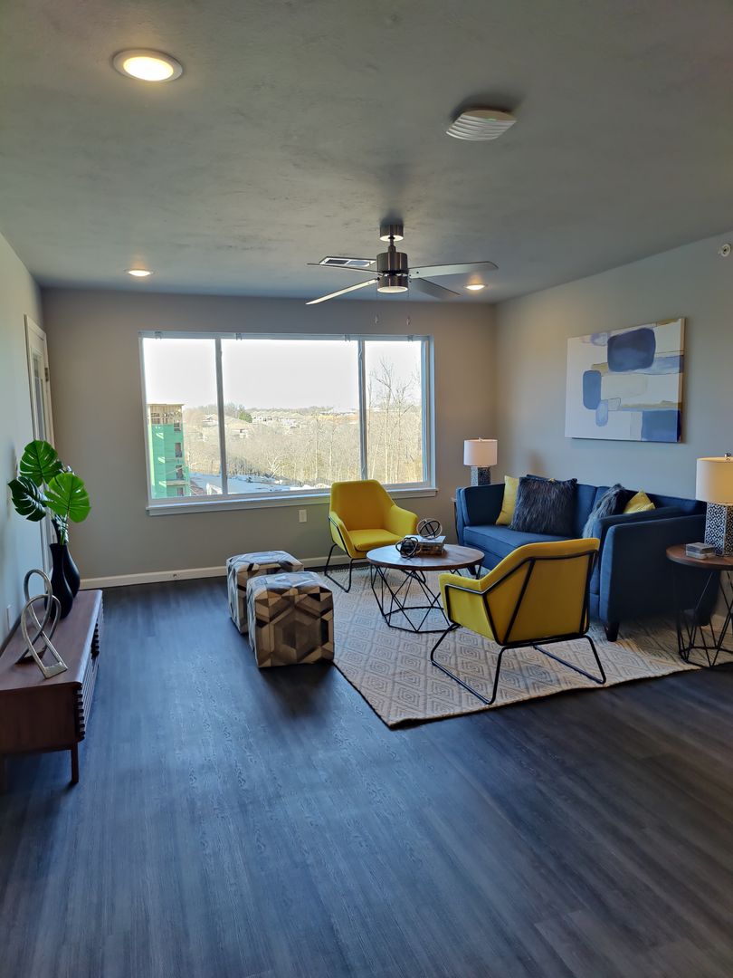 Springfield Apartment: 4069 West Republic Road