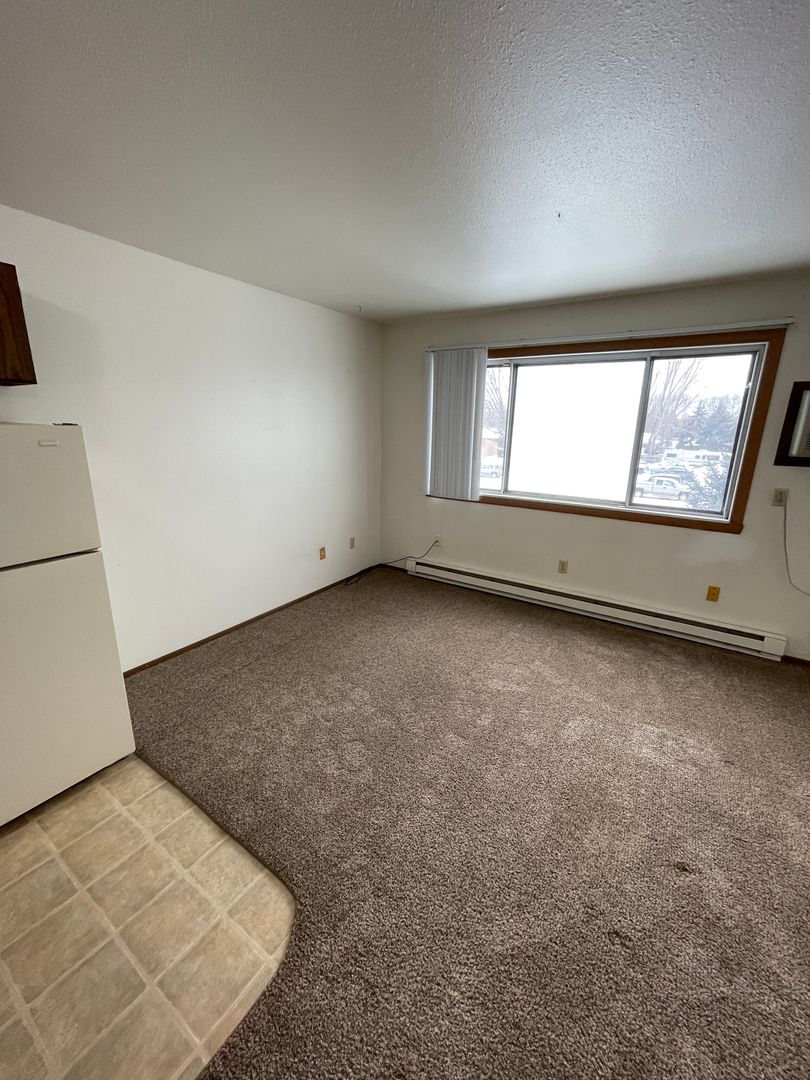 Fargo Apartment: 2550 15th St S