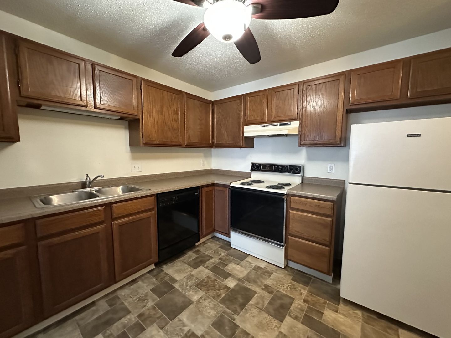 Fargo Apartment: 925 Page Dr