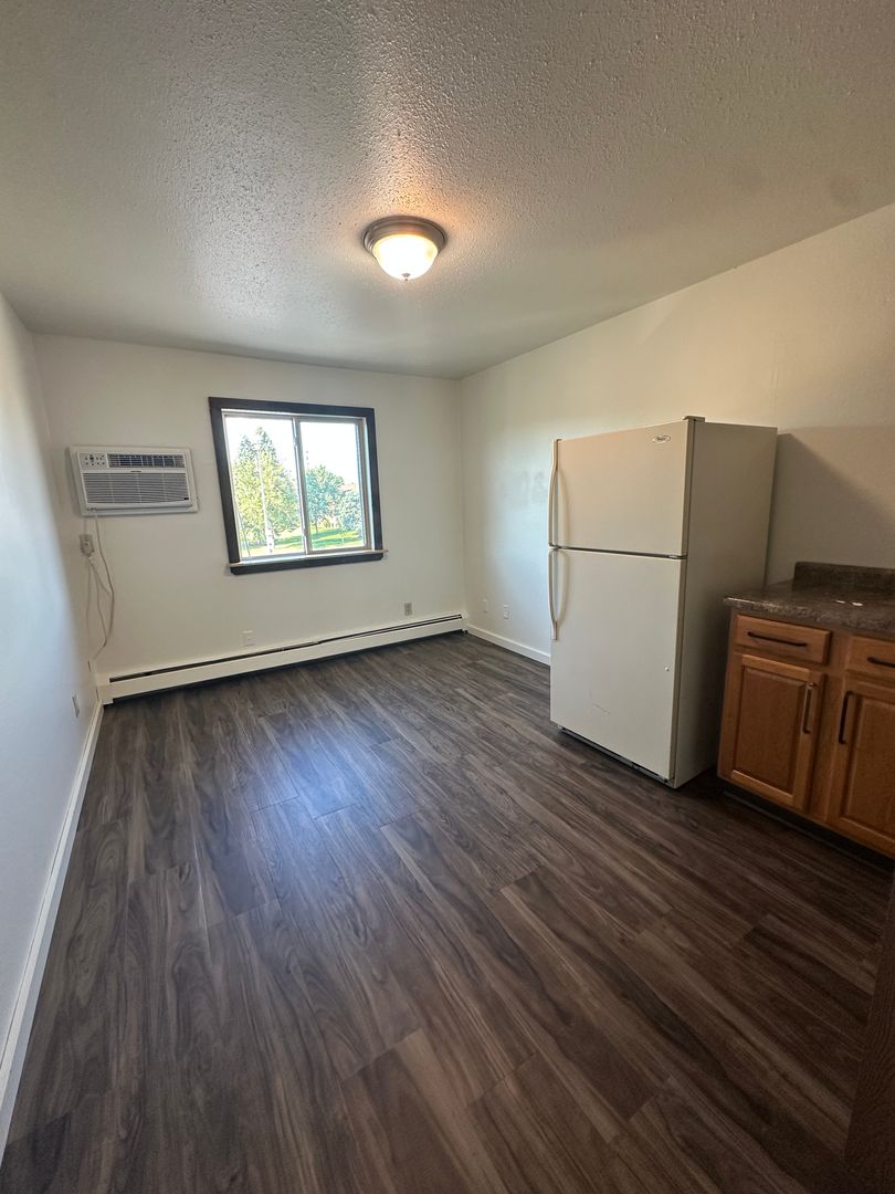 Fargo Apartment: 2526, 2537 15th St S